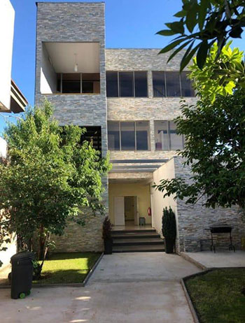 Fachada hostal Piedra Central